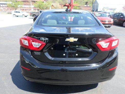 Used 2017 Chevrolet Cruze LT w/ Sun And Sound Package image 5