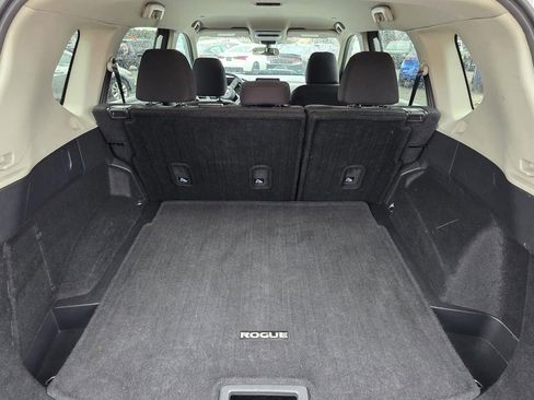 Used 2024 Nissan Rogue SV image 9