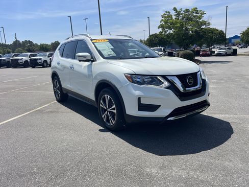 Used 2019 Nissan Rogue SV w/ Premium Package AWD/4WD image 3