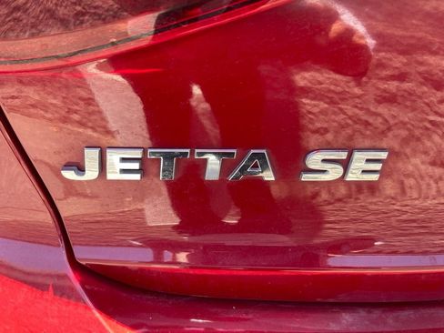 Used 2017 Volkswagen Jetta SE FWD image 4