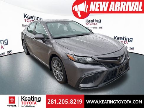 Used 2023 Toyota Camry SE image 1
