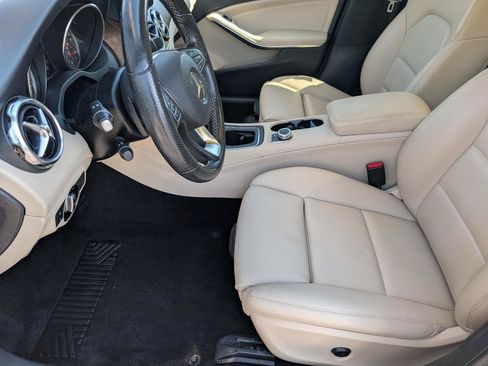Used 2019 Mercedes-Benz GLA 250 w/ Premium Package image 8