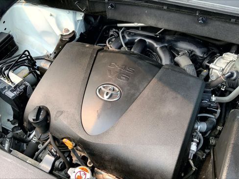 Used 2018 Toyota Highlander XLE AWD/4WD image 33
