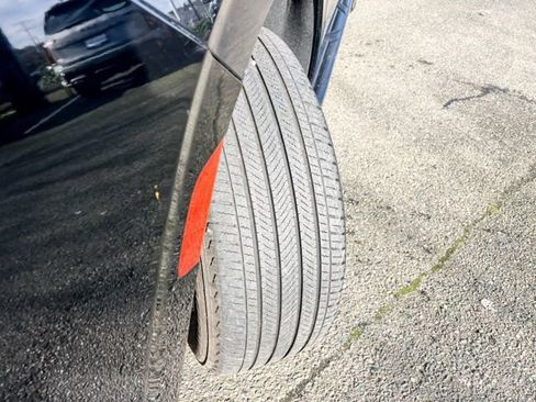 Used 2024 Chevrolet Tahoe LT image 3