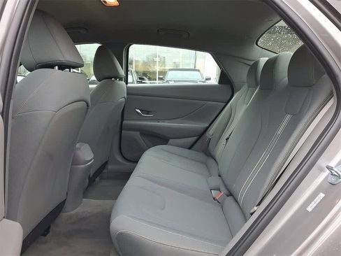 Used 2023 Hyundai Elantra SEL w/ Preferred Accessory Package image 10