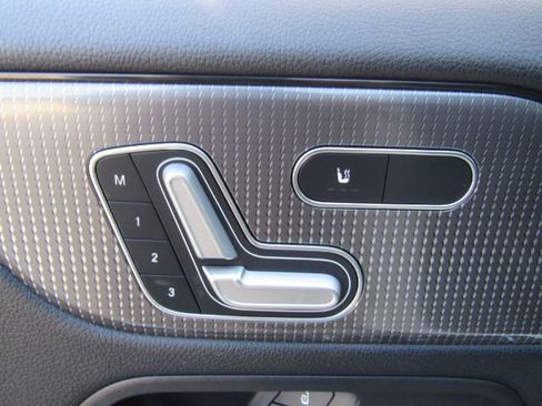 Used 2022 Mercedes-Benz GLA 250 4MATIC w/ Premium Package Lite image 13