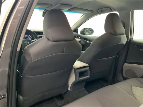 Used 2018 Toyota Camry LE image 16