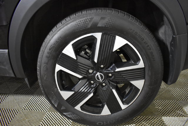 Certified 2025 Nissan Kicks SV AWD/4WD image 36