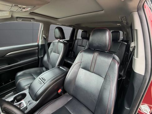 Used 2019 Toyota Highlander SE AWD/4WD image 18
