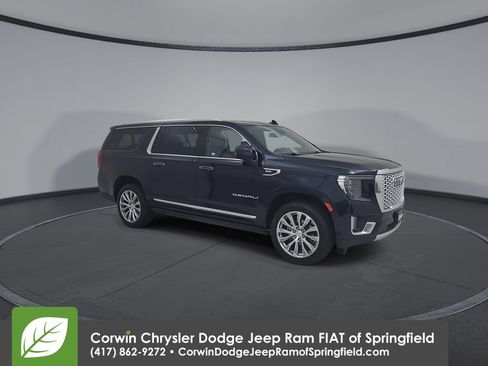 Used 2023 GMC Yukon XL Denali AWD/4WD image 2