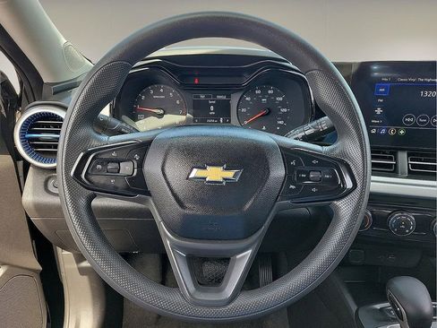 Used 2025 Chevrolet Trax LS image 19