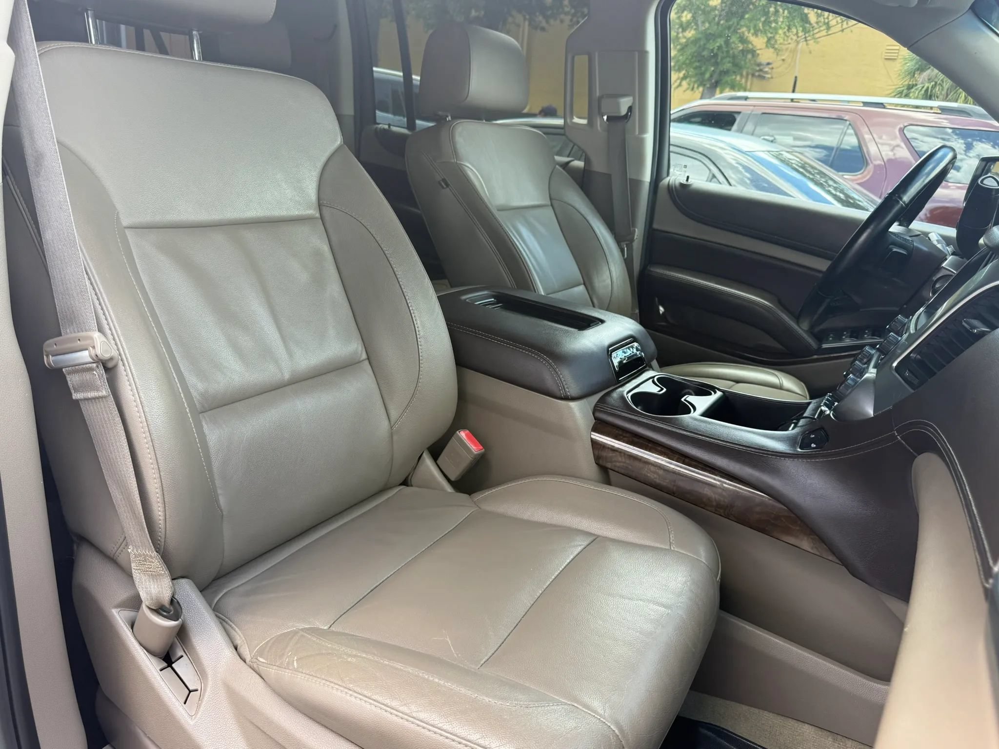 Used 2016 Chevrolet Suburban LT RWD image 14