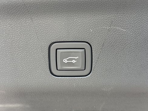 Certified 2024 GMC Yukon SLT w/ SLT Premium Package AWD/4WD image 19