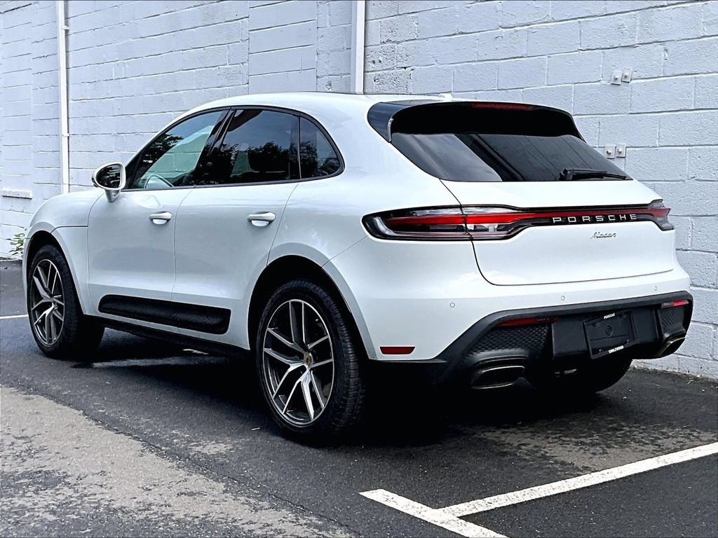 Certified 2026 Porsche Macan AWD/4WD image 3