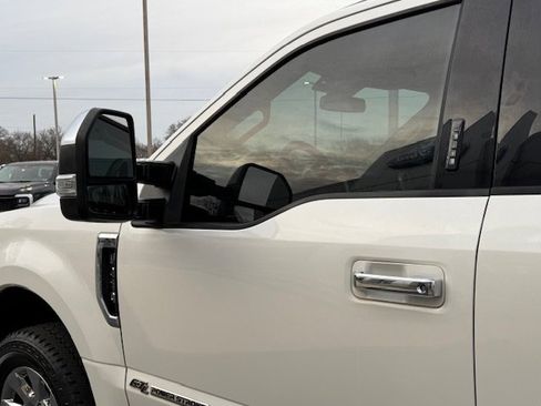 Used 2017 Ford F250 Lariat w/ Chrome Package image 6