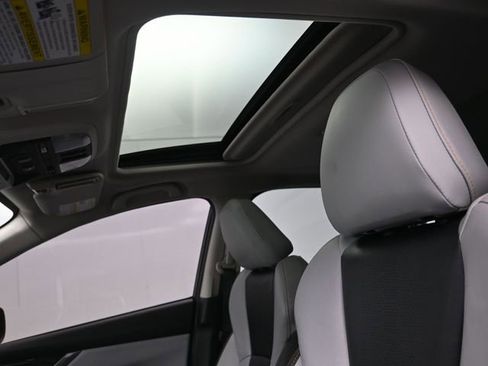 Used 2020 Subaru Crosstrek 2.0i Limited w/ Moonroof Package w/Navigation image 23