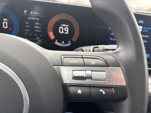 Certified 2025 Hyundai Kona SE image 25