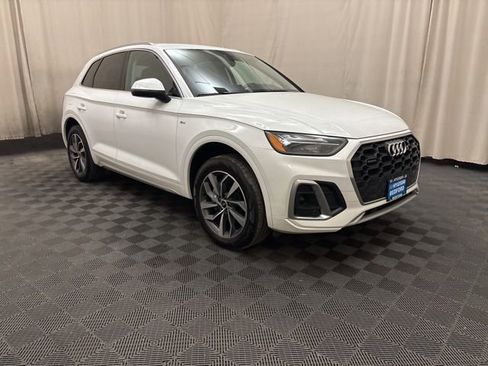 Used 2022 Audi Q5 2.0T Premium w/ Convenience Package image 3