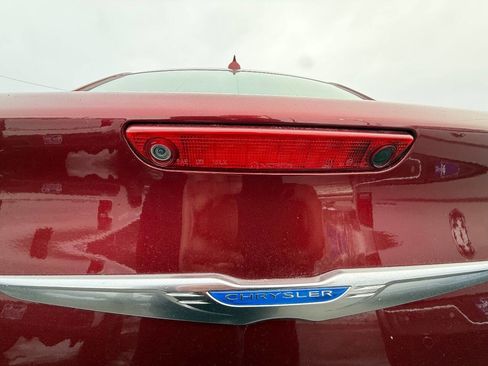 Used 2018 Chrysler 300 Limited w/ Safetytec Plus Group image 47