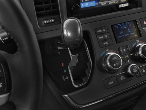 Used 2017 Toyota Sienna SE image 11