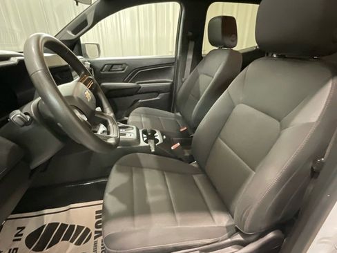 Used 2023 Chevrolet Colorado W/T image 10