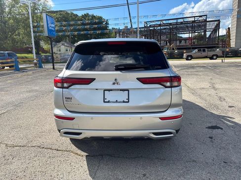 Used 2024 Mitsubishi Outlander SE AWD/4WD image 4