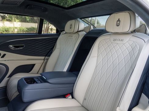 Used 2023 Bentley Flying Spur V8 AWD/4WD image 23