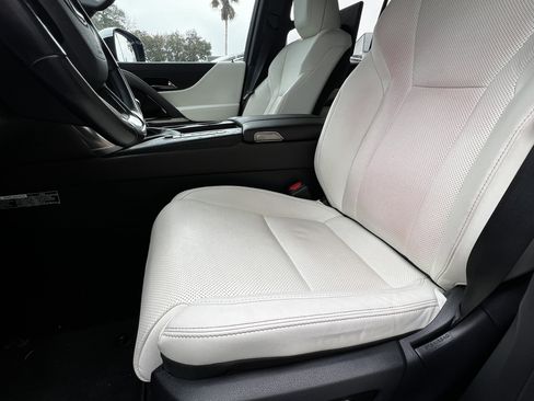 Used 2022 Lexus LX 600 4WD w/ Accessory Package (Z1) image 17