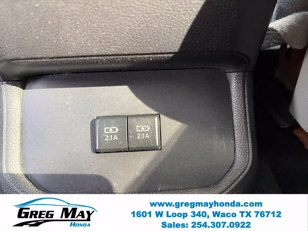 Used 2021 Toyota Highlander LE FWD image 22