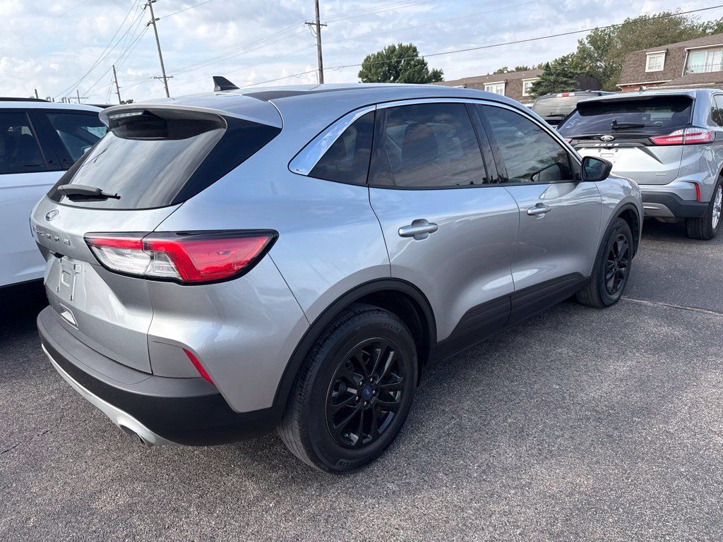 Used 2022 Ford Escape SE w/ Convenience Package FWD image 2