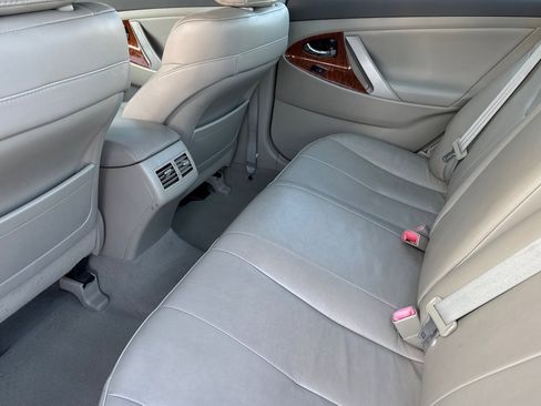 Used 2010 Toyota Camry XLE image 27