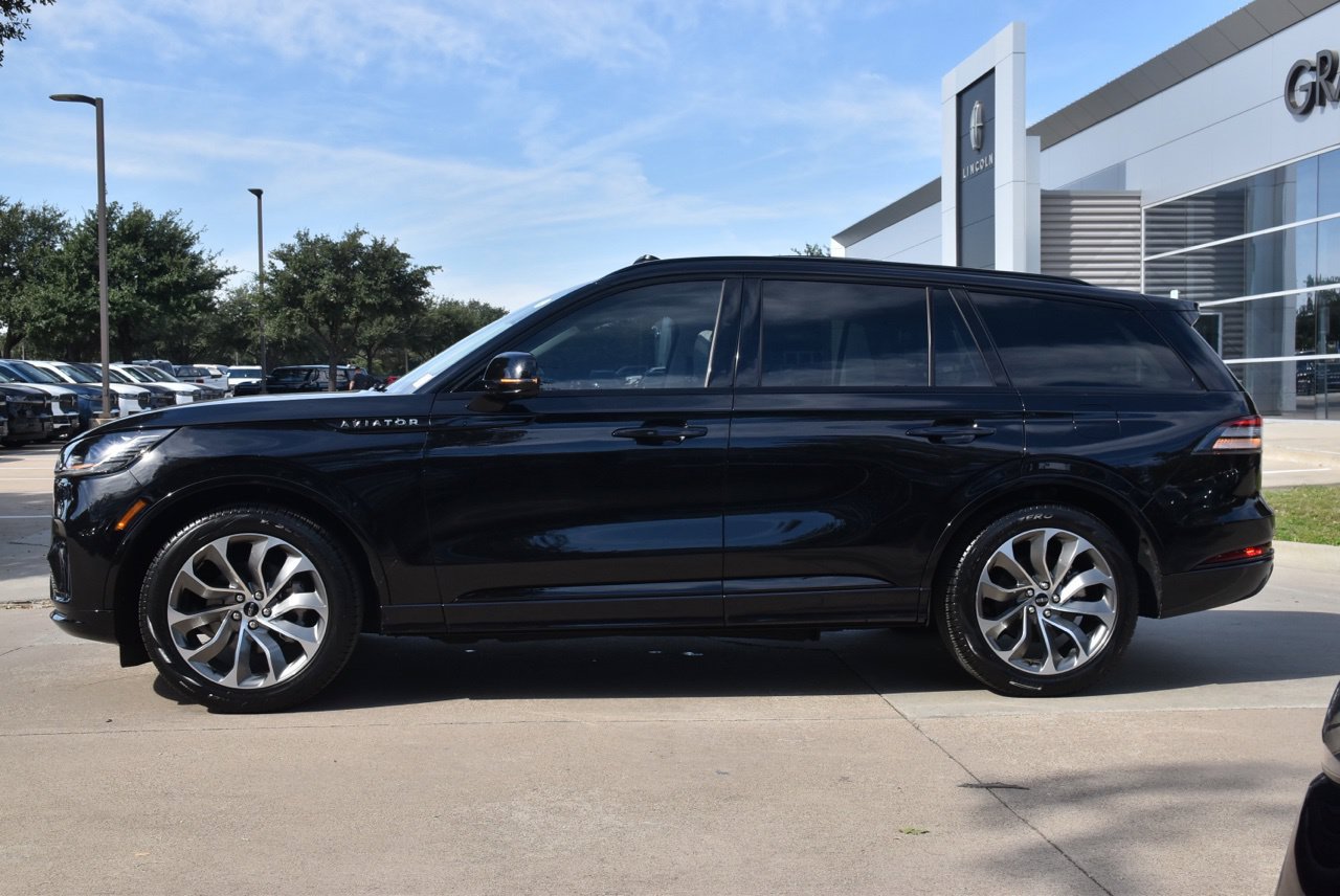 Certified 2026 Lincoln Aviator 2WD w/ Jet Appearance Package image 12
