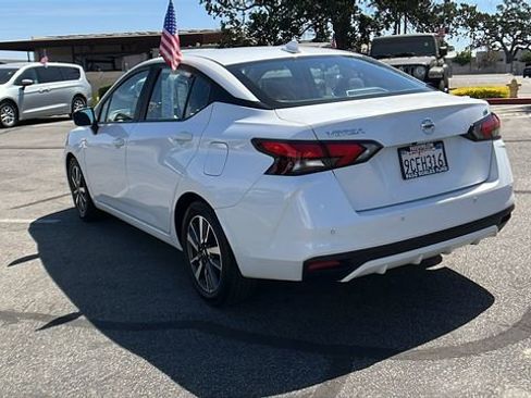 Used 2022 Nissan Versa SV FWD image 5
