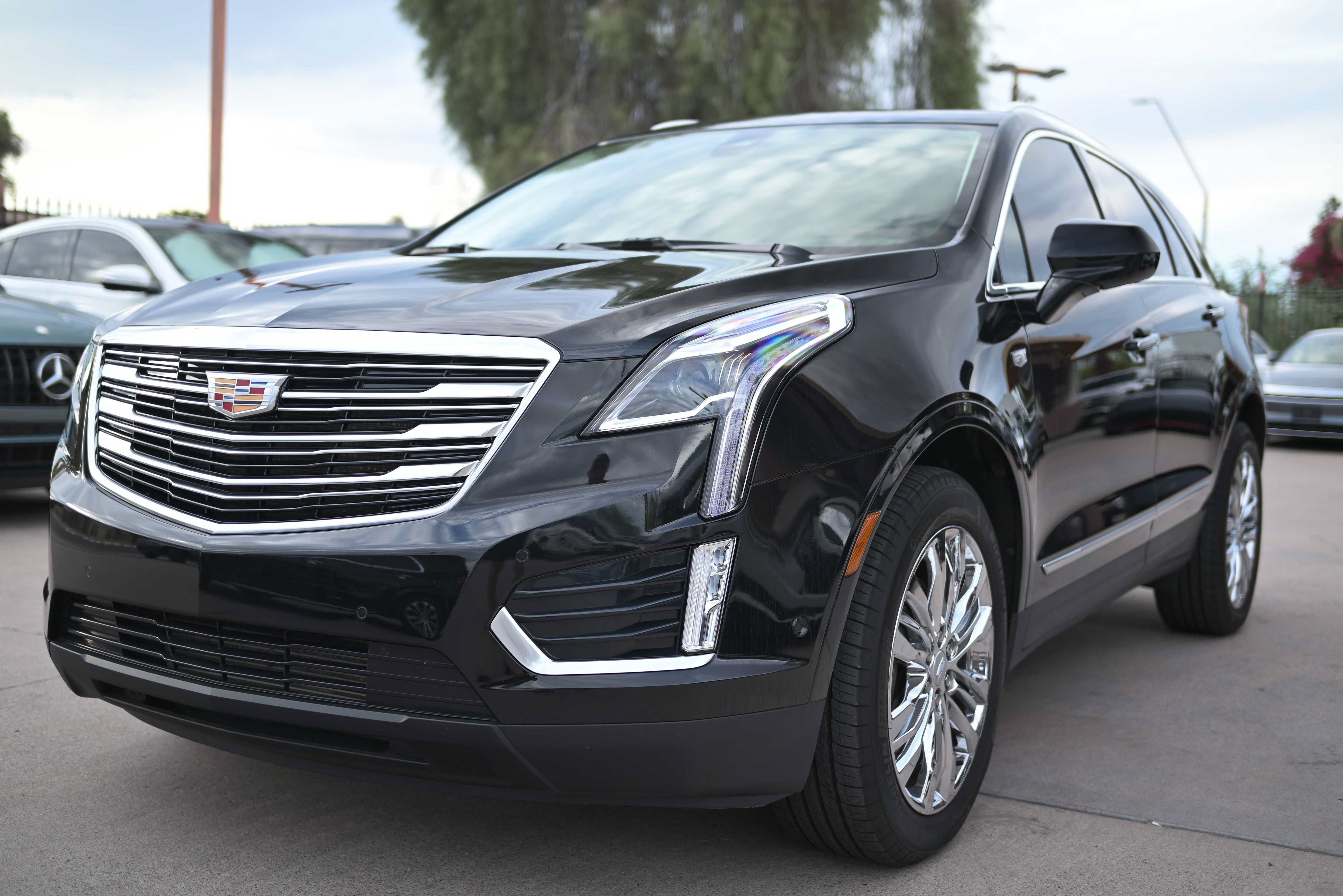 Used 2018 Cadillac XT5 Premium Luxury w/ Driver Assist Package FWD image 1