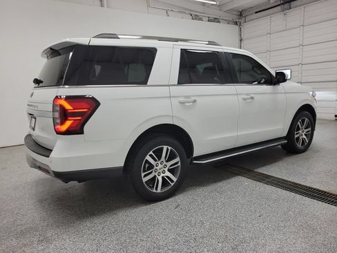 Used 2022 Ford Expedition Limited AWD/4WD image 3