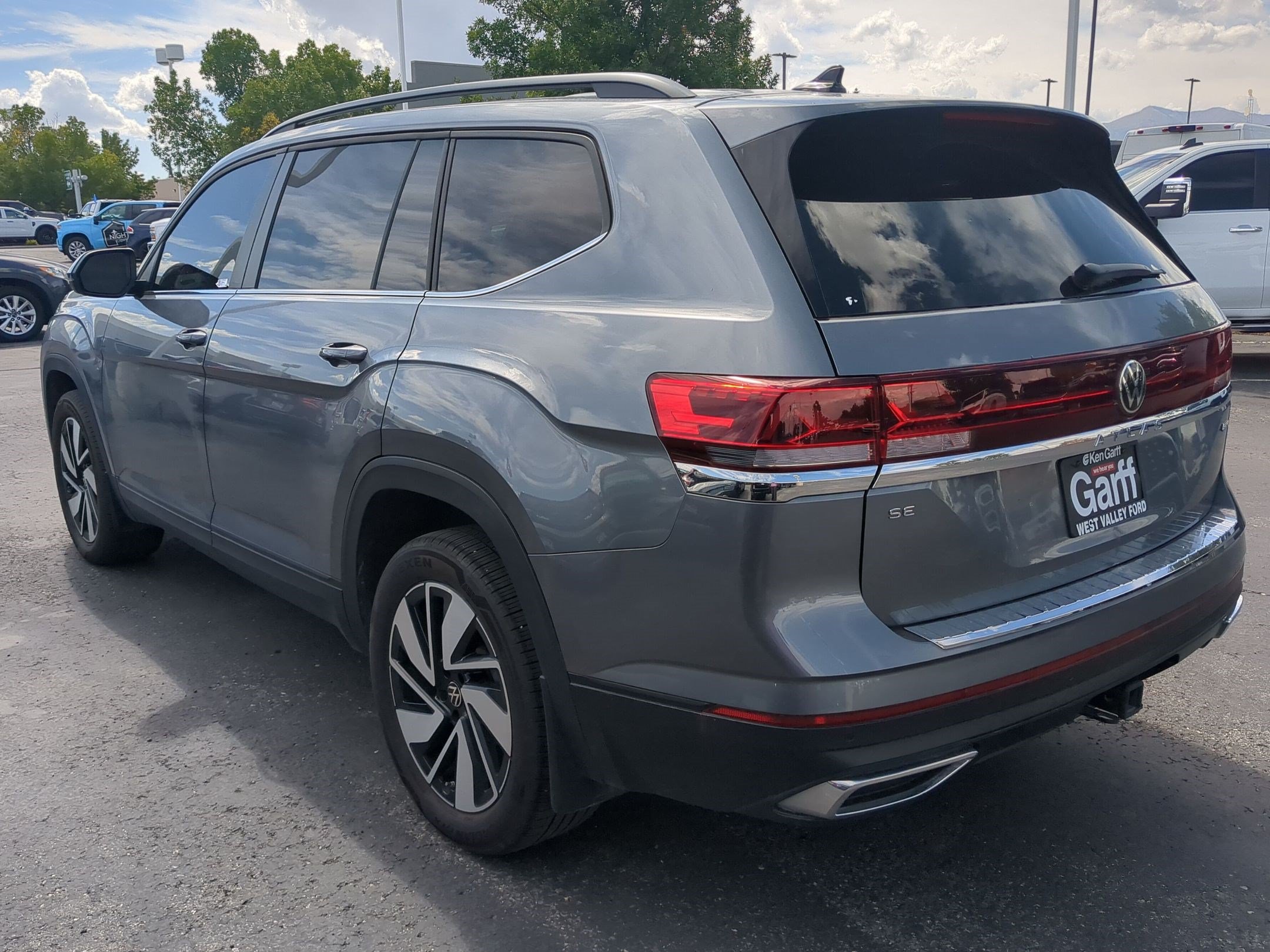 Used 2025 Volkswagen Atlas SE AWD/4WD image 9
