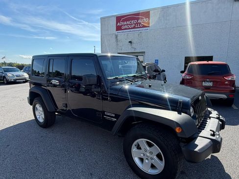 Used 2018 Jeep Wrangler Unlimited Sport w/ Connectivity Group AWD/4WD image 17
