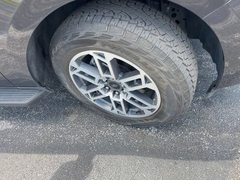 Used 2025 Ford Expedition Active AWD/4WD image 4