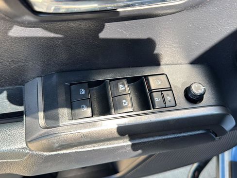 Used 2019 Toyota Tacoma TRD Off-Road AWD/4WD image 12