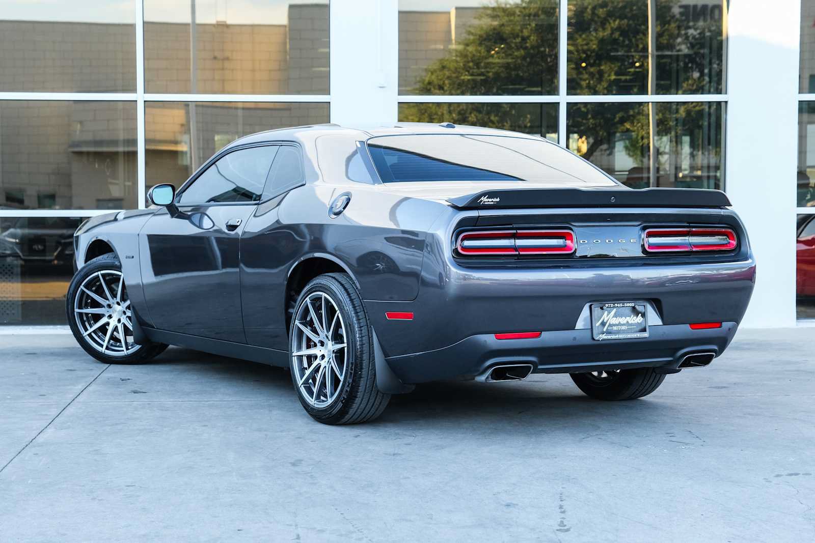 Used 2016 Dodge Challenger R/T w/ Driver Convenience Group RWD image 17