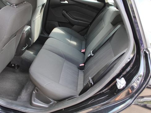 Used 2016 Ford Focus SE image 25