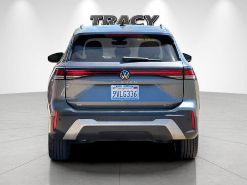 Used 2025 Volkswagen Tiguan SE AWD/4WD image 5