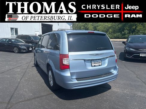 Used 2013 Chrysler Town & Country Touring FWD image 5