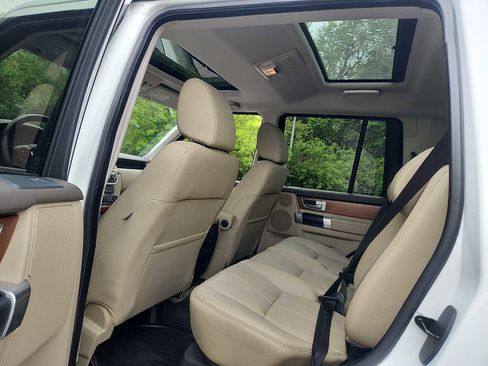 Used 2016 Land Rover LR4 AWD/4WD image 10