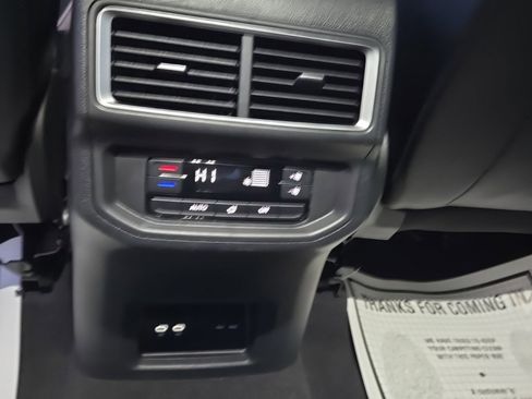 Used 2024 Volkswagen Atlas SE image 22