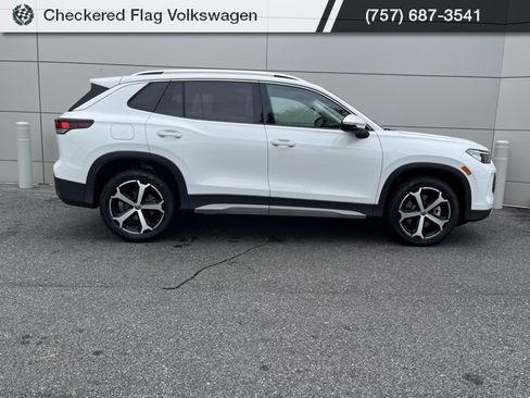 New 2025 Volkswagen Tiguan SE image 25