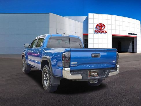 Used 2017 Toyota Tacoma TRD Sport AWD/4WD image 12