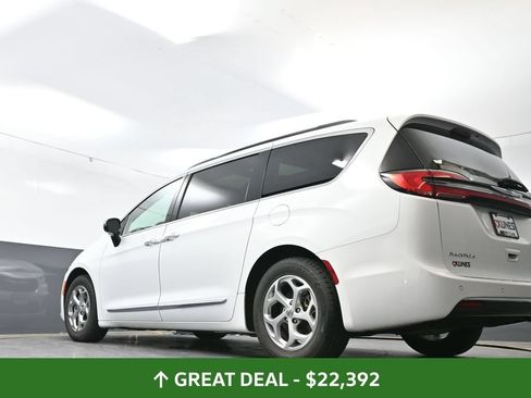 Used 2023 Chrysler Pacifica Limited FWD image 55