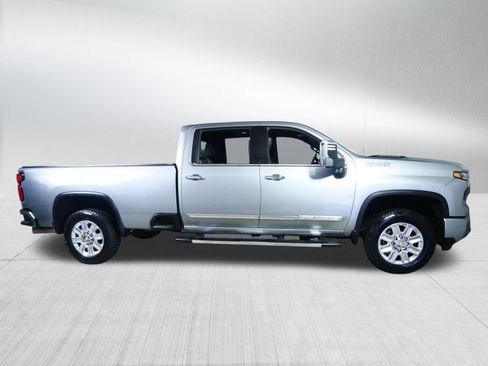 Used 2024 Chevrolet Silverado 2500 High Country w/ High Country Premium Package AWD/4WD image 8