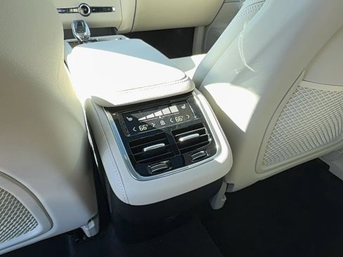 New 2026 Volvo XC90 B6 Ultra w/ Protection Package image 17